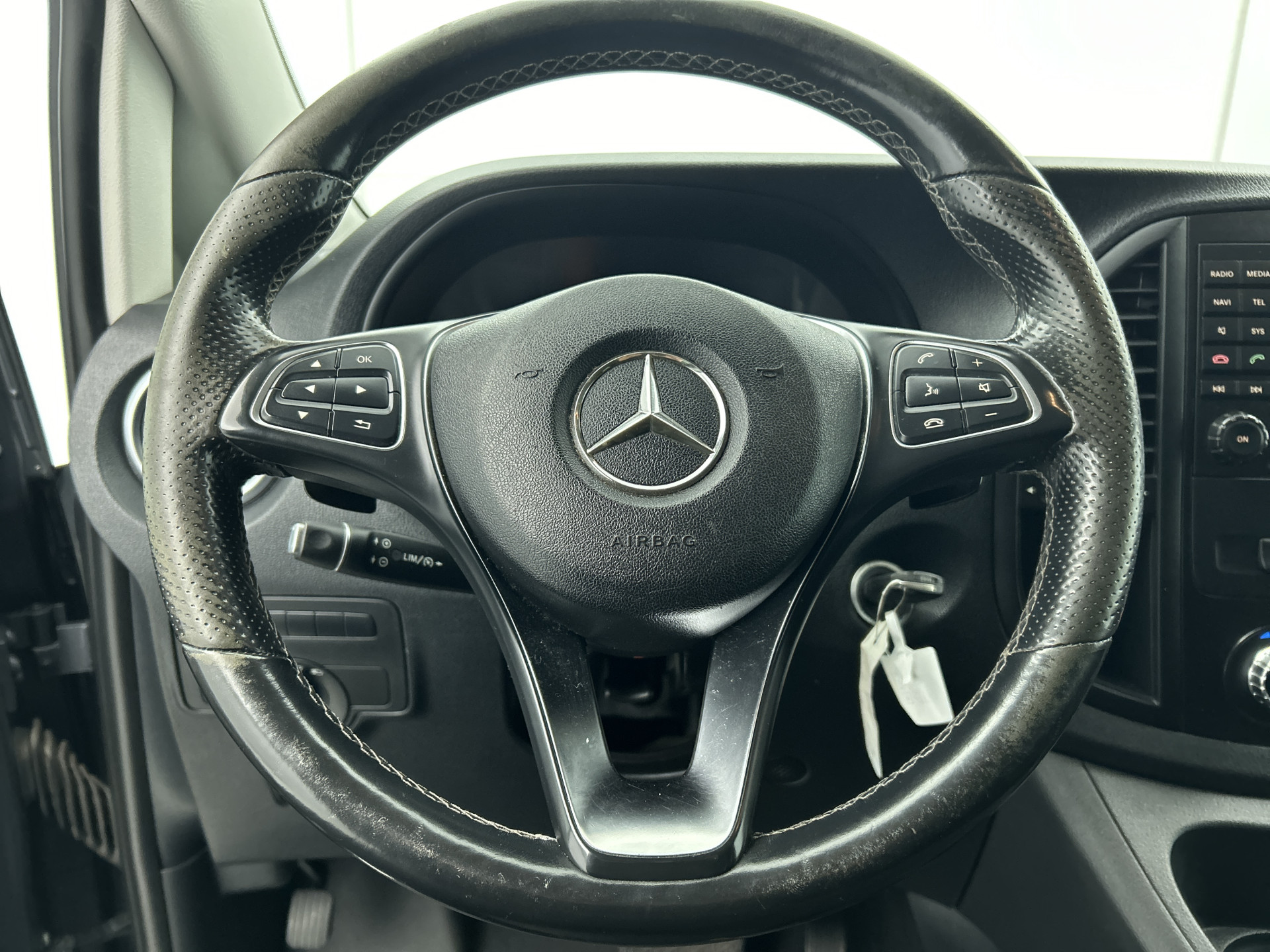 47860385-5.jpg