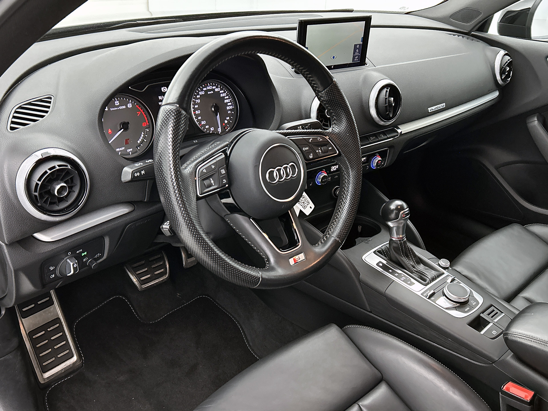48150230-1.jpg
