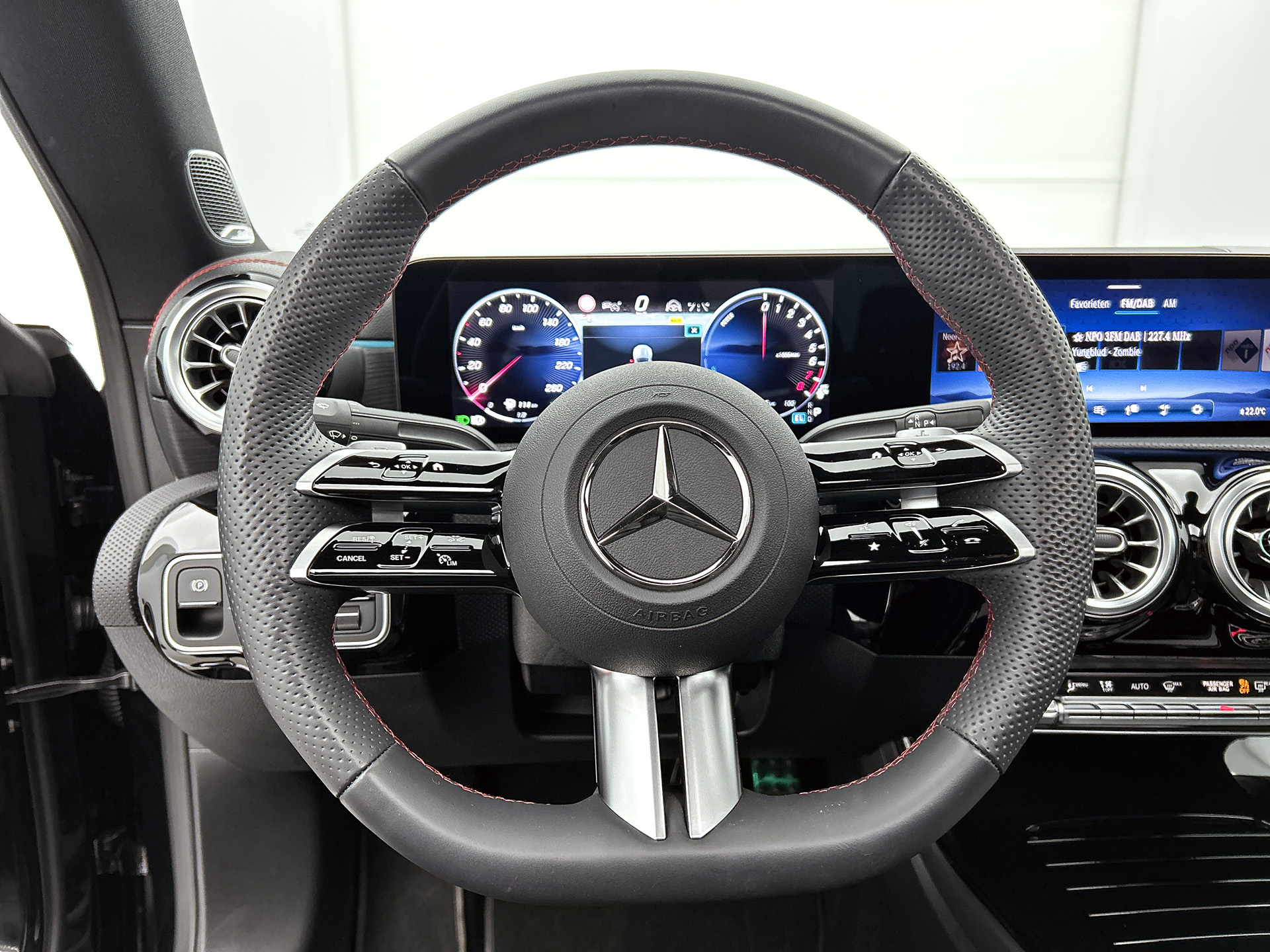 48252514-16.jpg