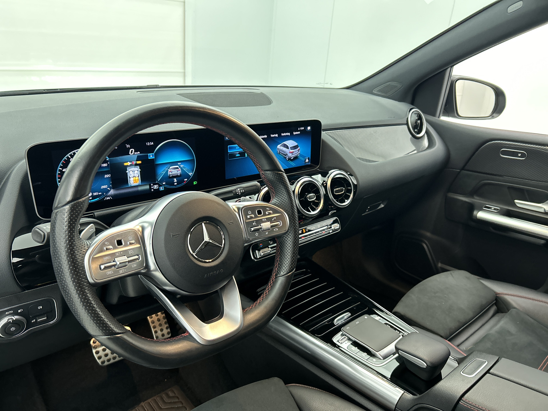 48587932-1.jpg